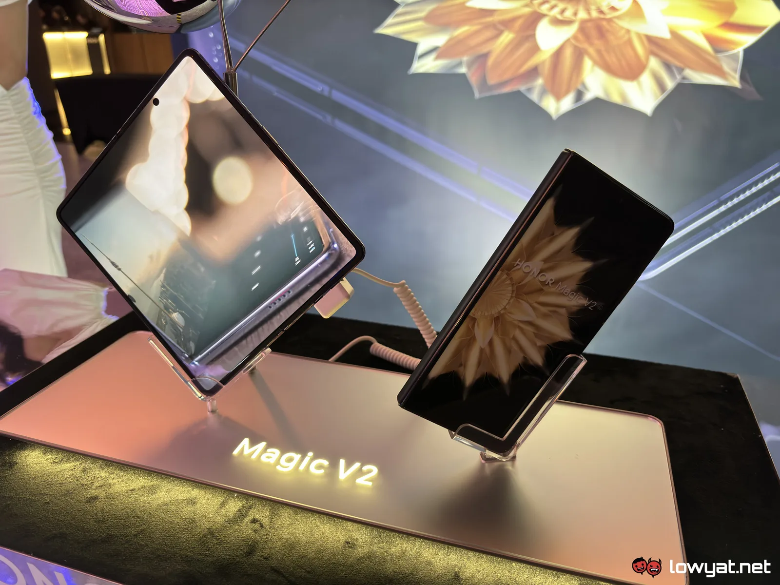 honor magic v2