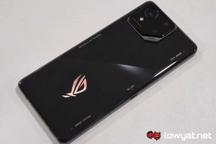ASUS ROG Phone 8 Review: Maybe Mainstream Is Better After All