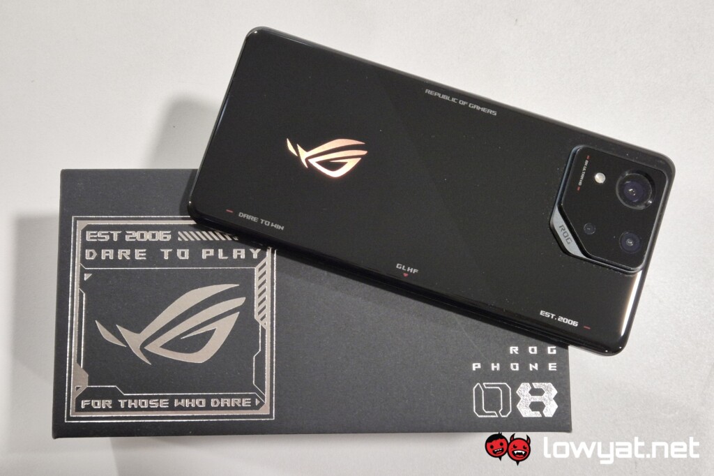 ASUS ROG Phone 8 box