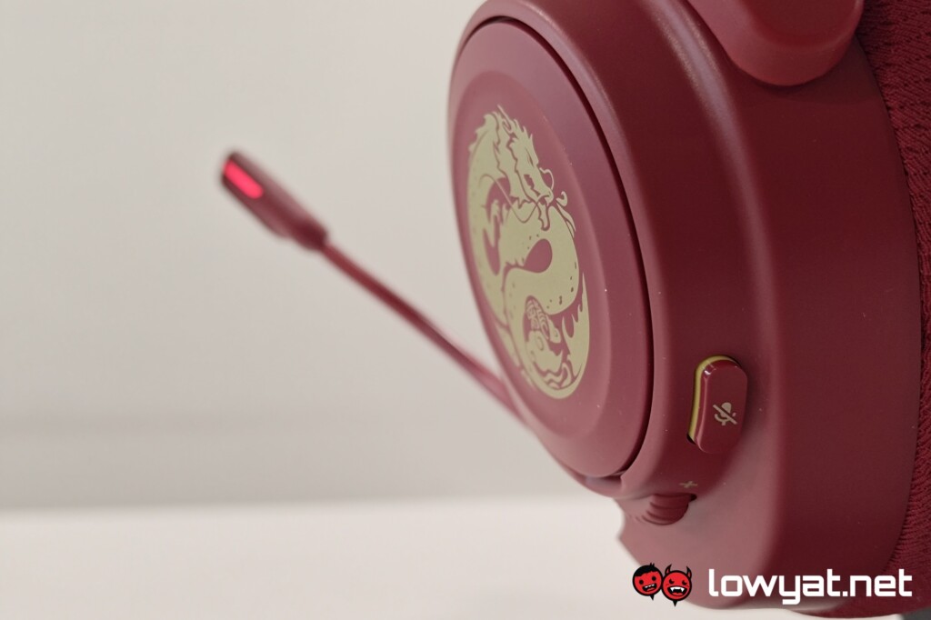SteelSeries Arctis Nova 7 Dragon Edition mic mute light