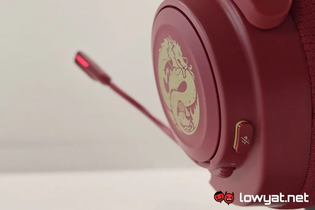 SteelSeries Arctis Nova 7 Dragon Edition mic mute light