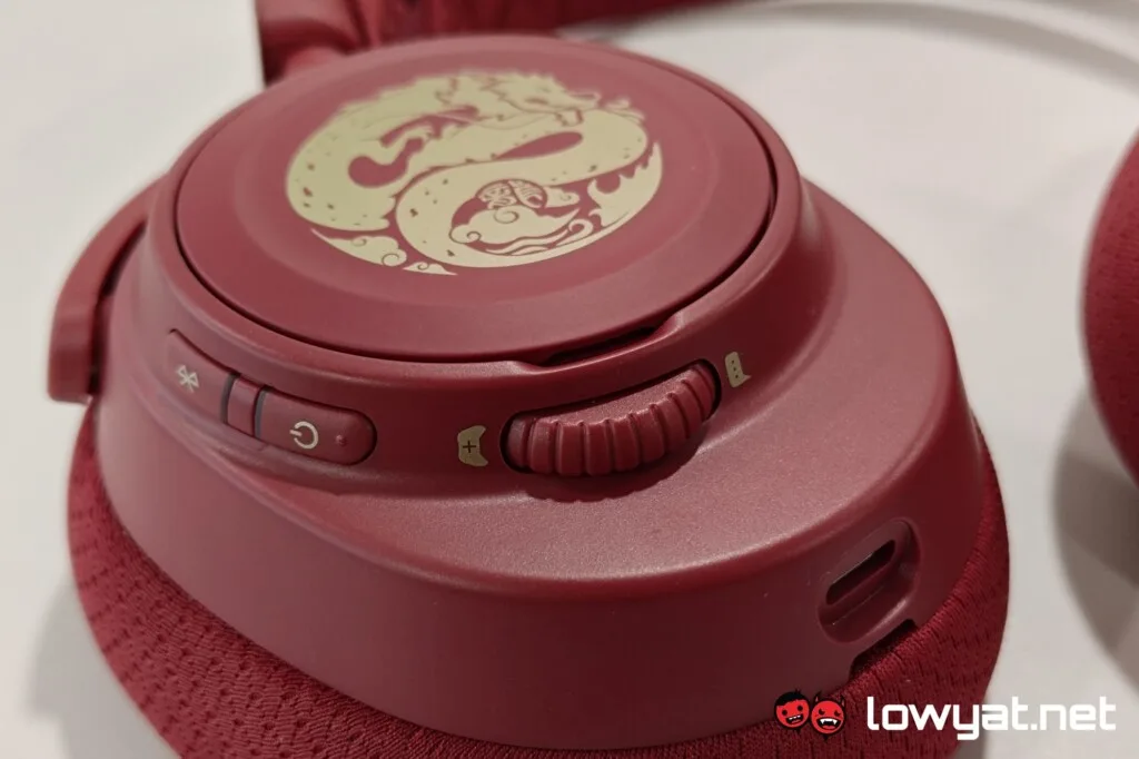 SteelSeries Arctis Nova 7 Dragon Edition right cup