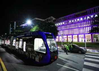 putrajaya art trackless tram
