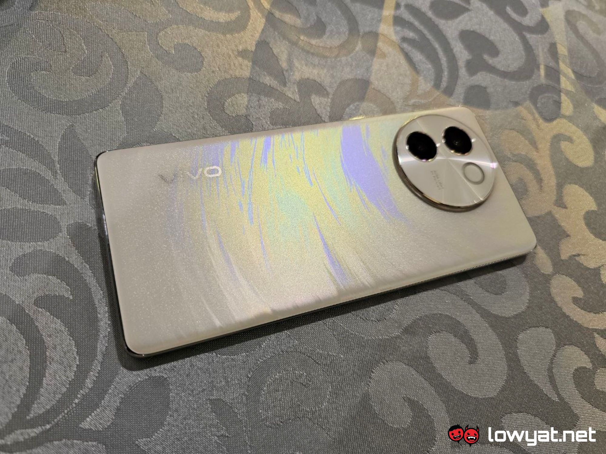 vivo v30e portrait smartphone