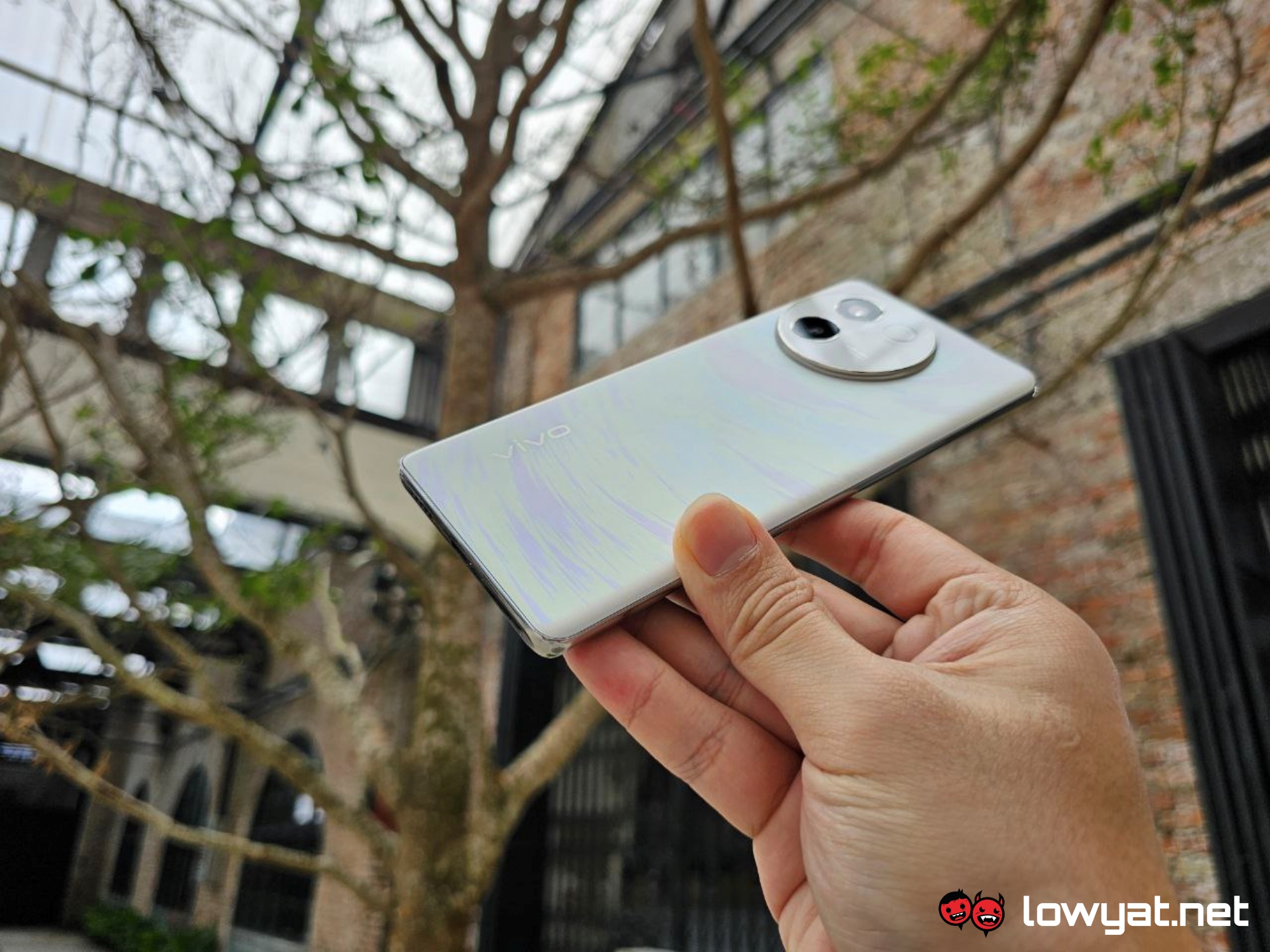 vivo v30e portrait smartphone
