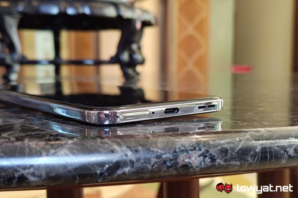 OPPO Reno12 Pro bottom