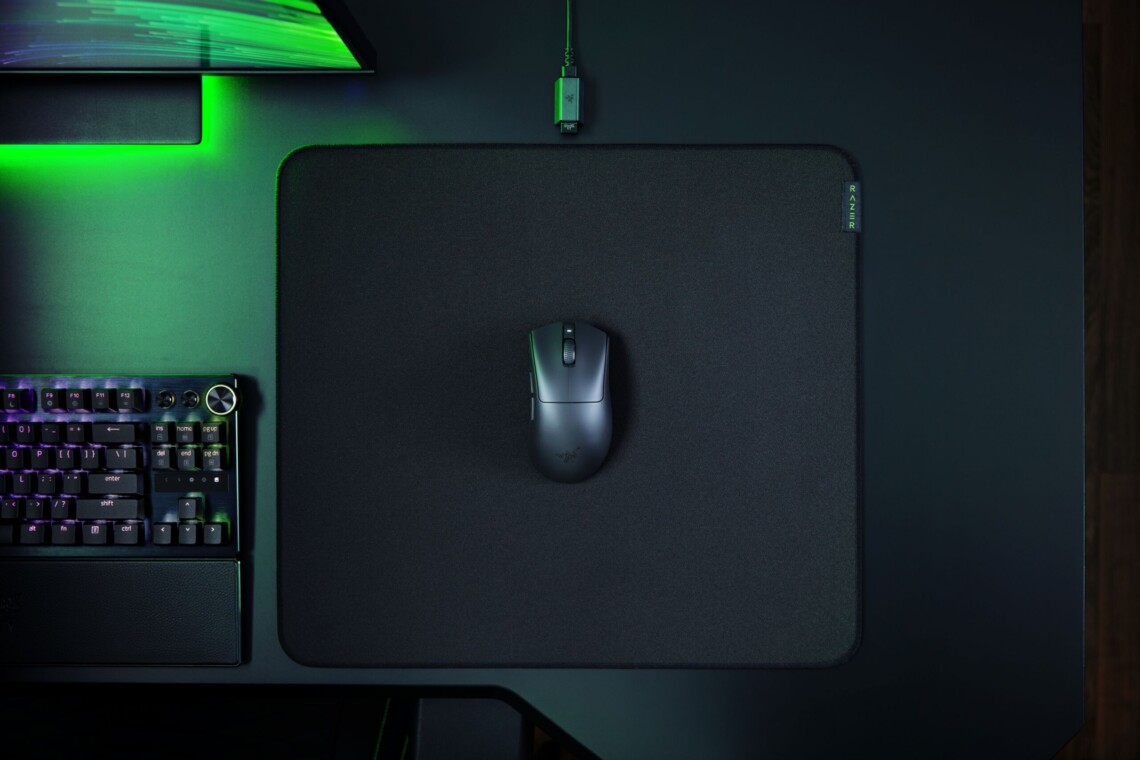 Razer-DeathAdder-V3-Hyperspeed-1