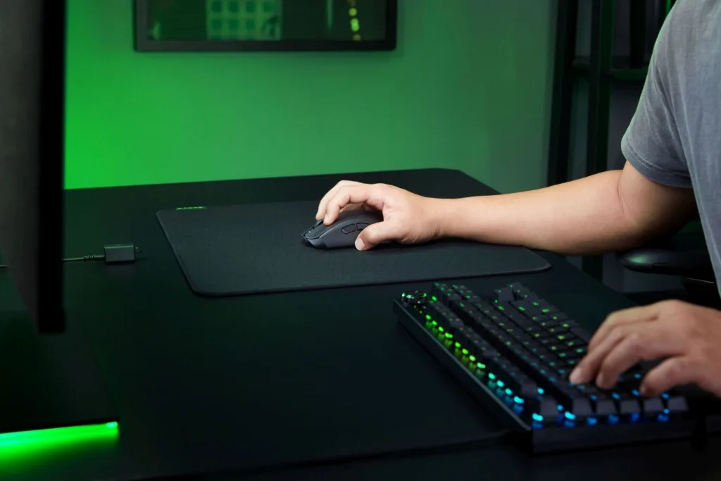 Razer-DeathAdder-V3-Hyperspeed-3