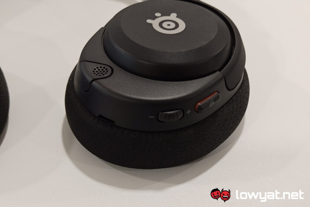 SteelSeries Arctis Nova 5 Wireless left controls