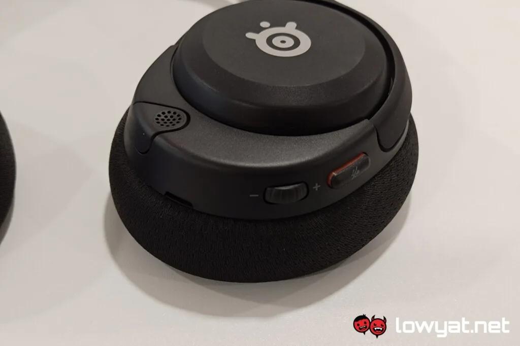 SteelSeries Arctis Nova 5 Wireless left controls