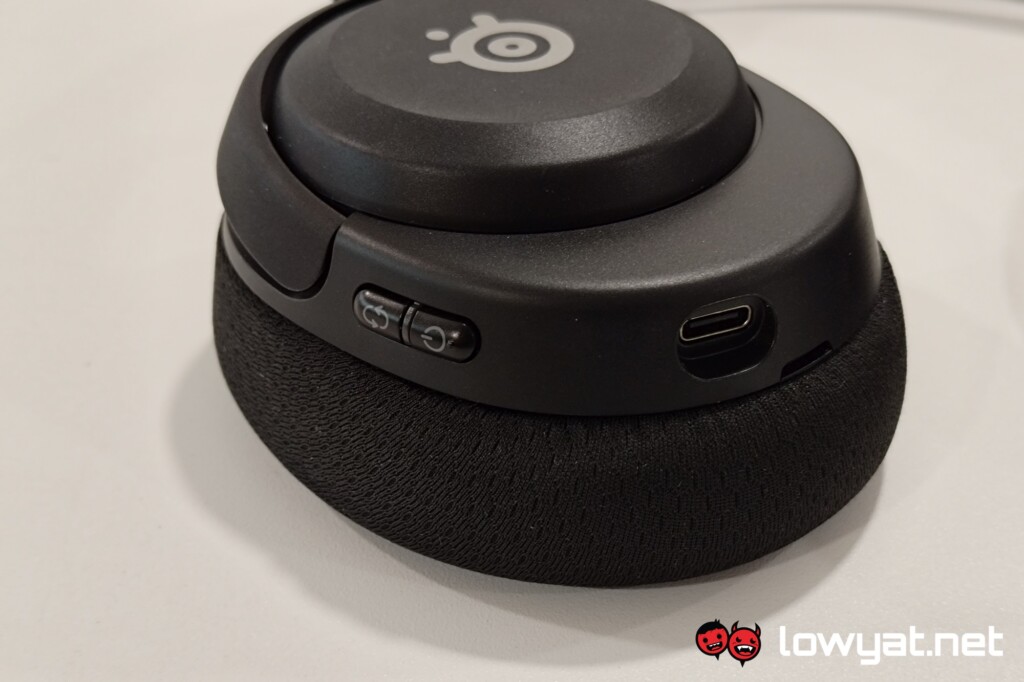 SteelSeries Arctis Nova 5 Wireless right controls