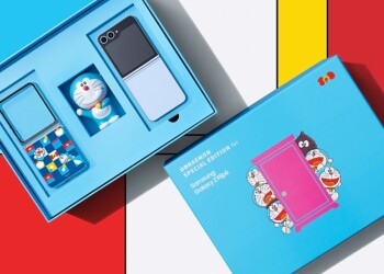 Samsung Galaxy Z Flip6 Doraemon Special Edition box open