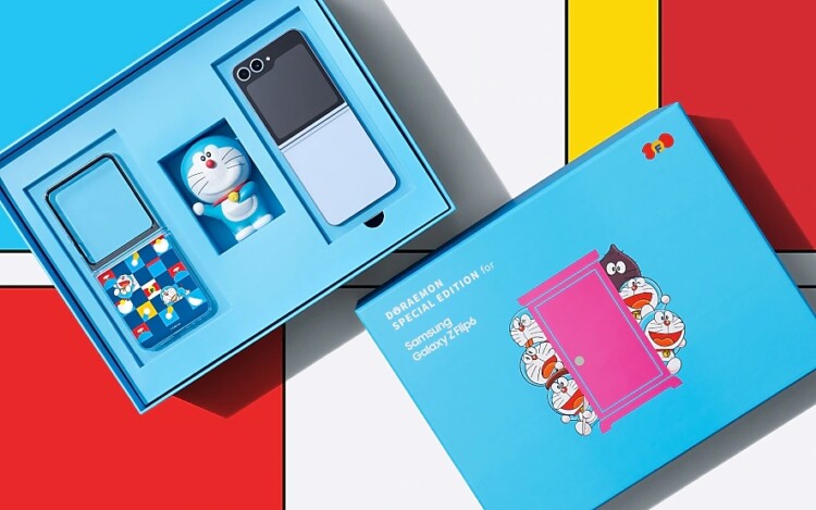 Samsung Galaxy Z Flip6 Doraemon Special Edition box open