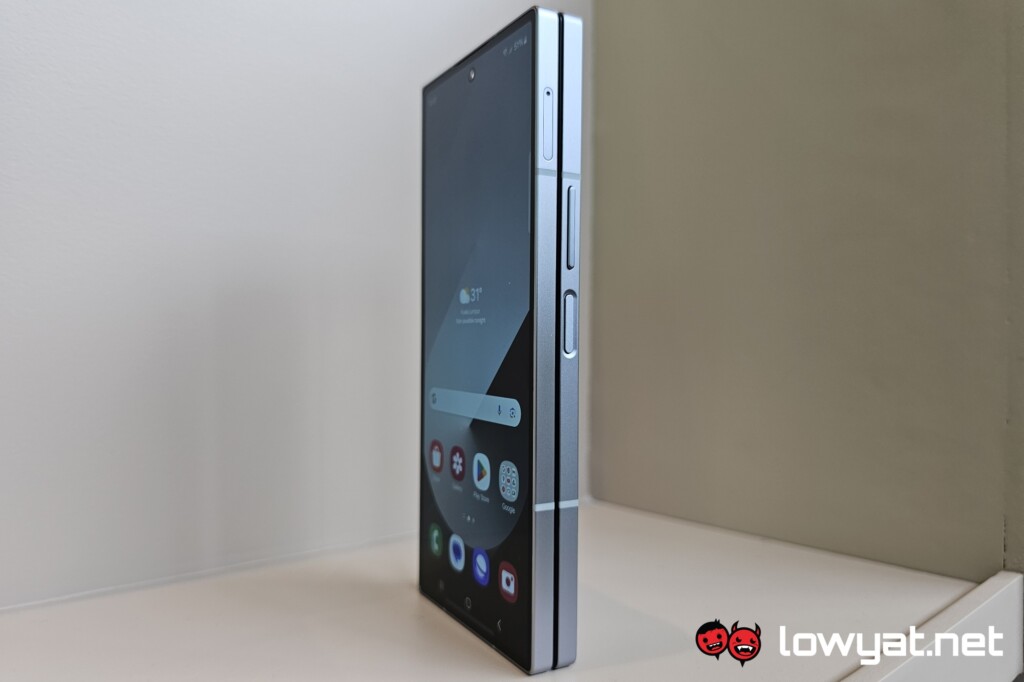 Samsung Galaxy Z Fold6 buttons folded