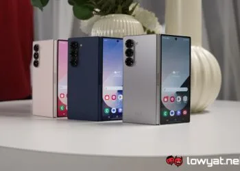 Samsung Galaxy Z Fold6 standing