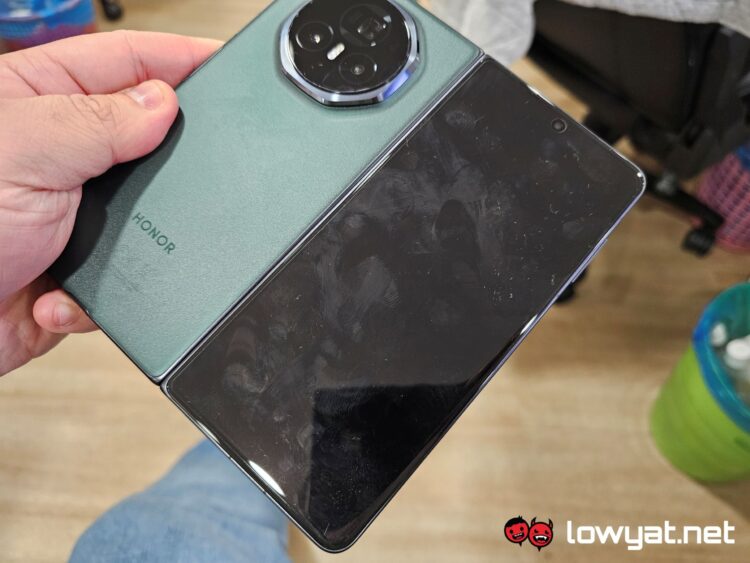 HONOR Magic V3 review shot 10