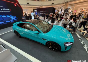xiaomi su7 on display suria klcc