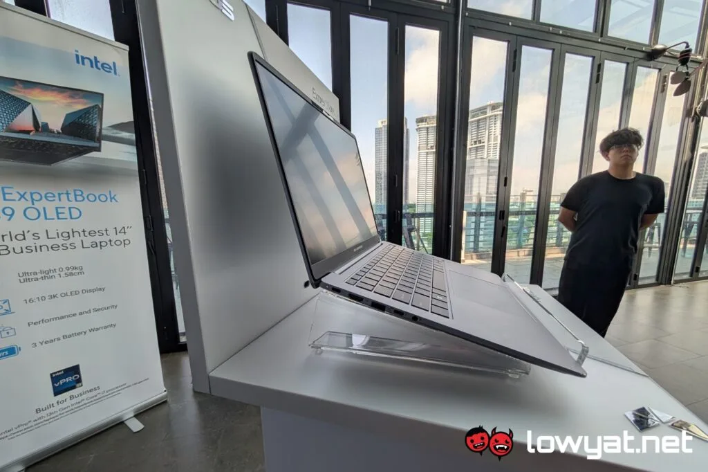 ASUS Expertbook P5 left