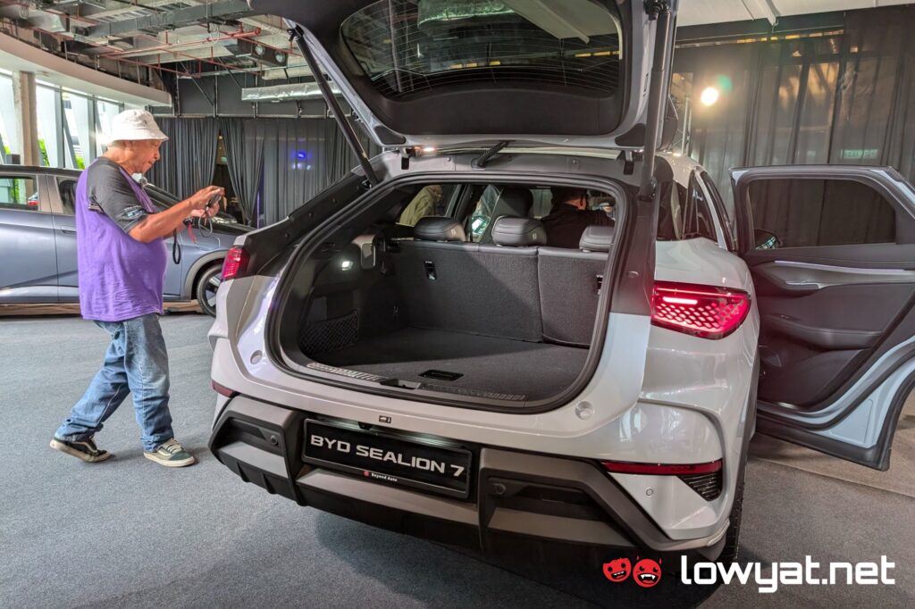 BYD Sealion 7 rear open