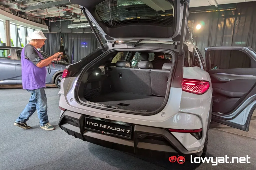 BYD Sealion 7 rear open