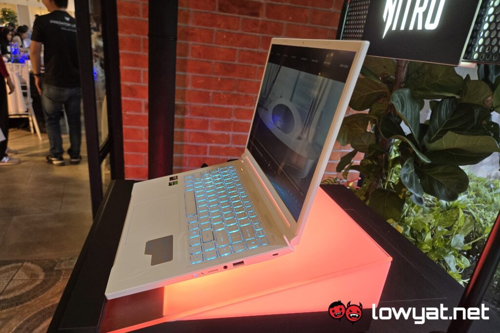 Acer Nitro V 14 Malaysia preview right