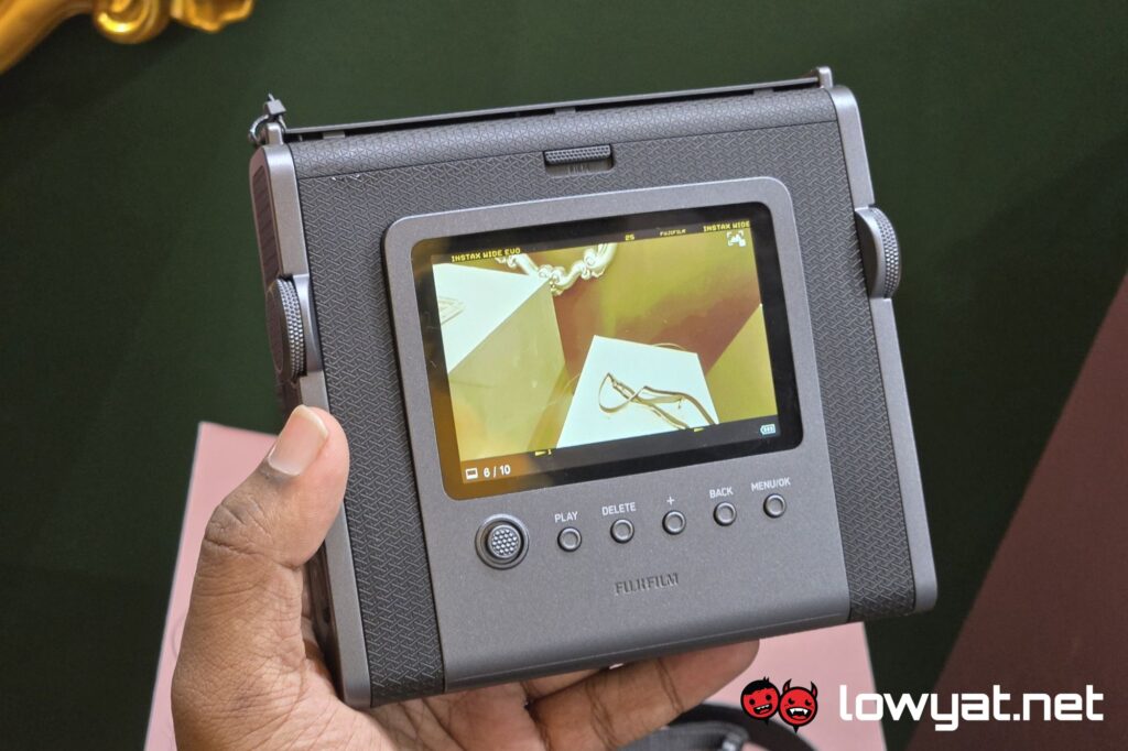 Fujifilm instax Wide Evo screen