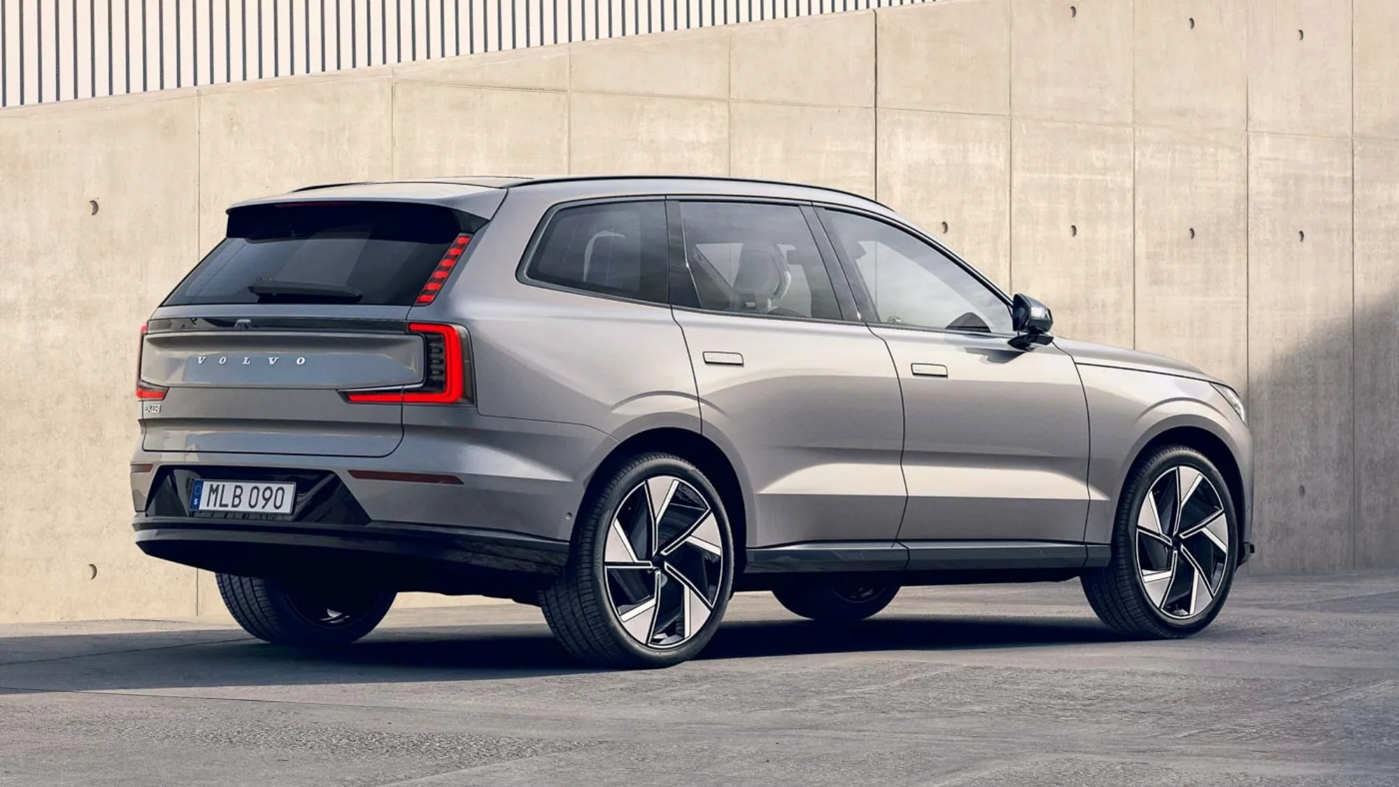 Volvo EX90 rear view