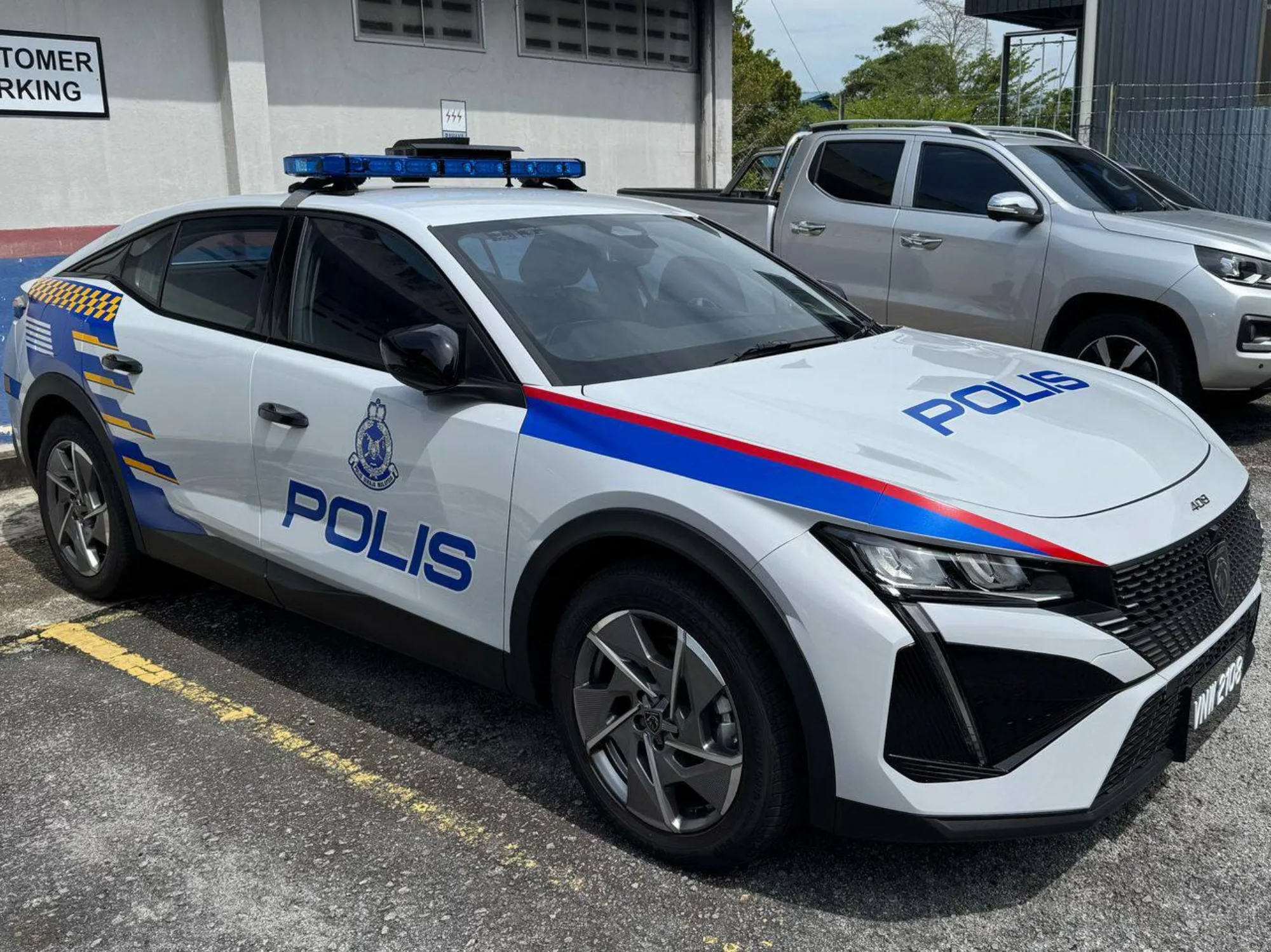PDRM testing the Peugeot 408