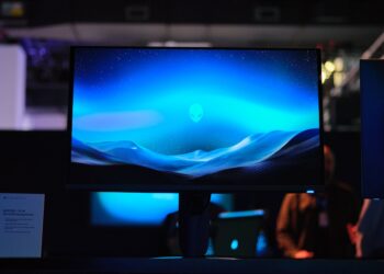 Alienware-AW2725Q-1
