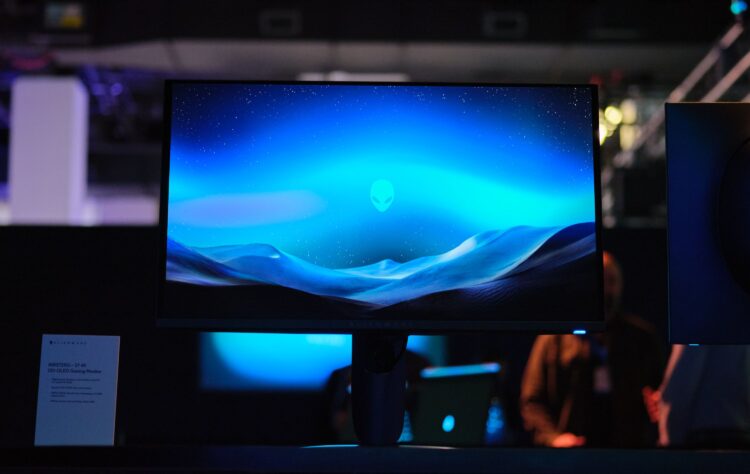 Alienware-AW2725Q-1