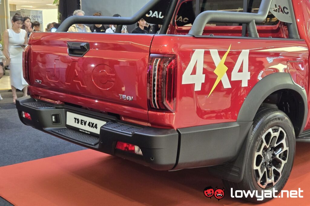 JAC T9 EV back