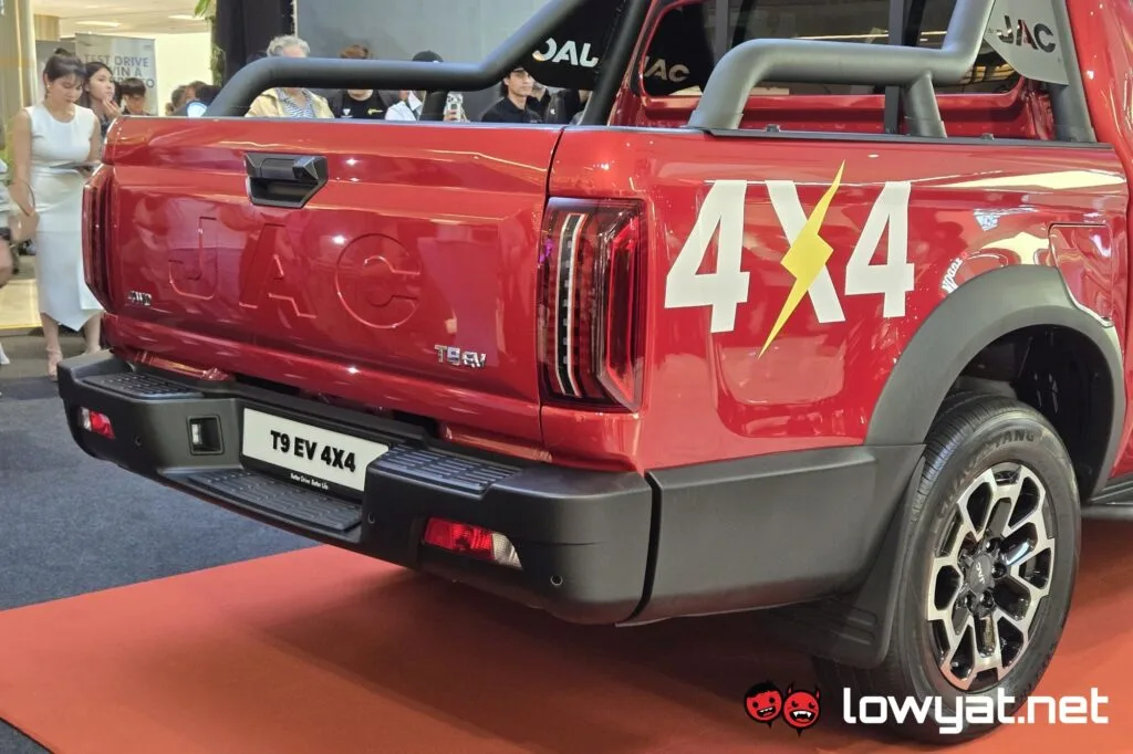 JAC T9 EV back