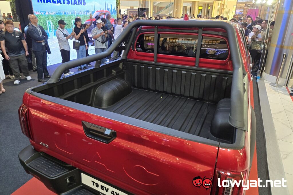 JAC T9 EV space