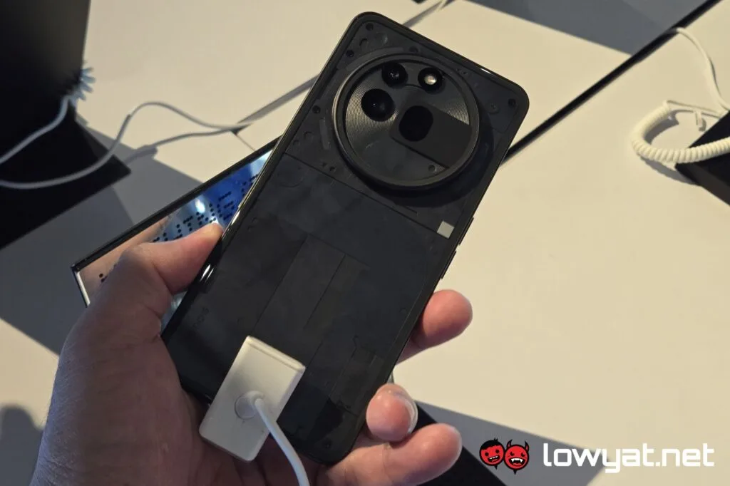 Nothing Phone (3a) Pro black back
