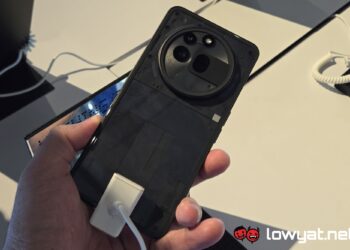Nothing Phone (3a) Pro black back