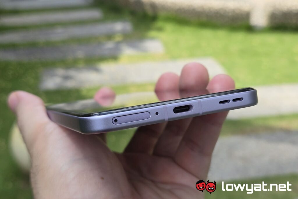 OPPO Reno13 Pro bottom