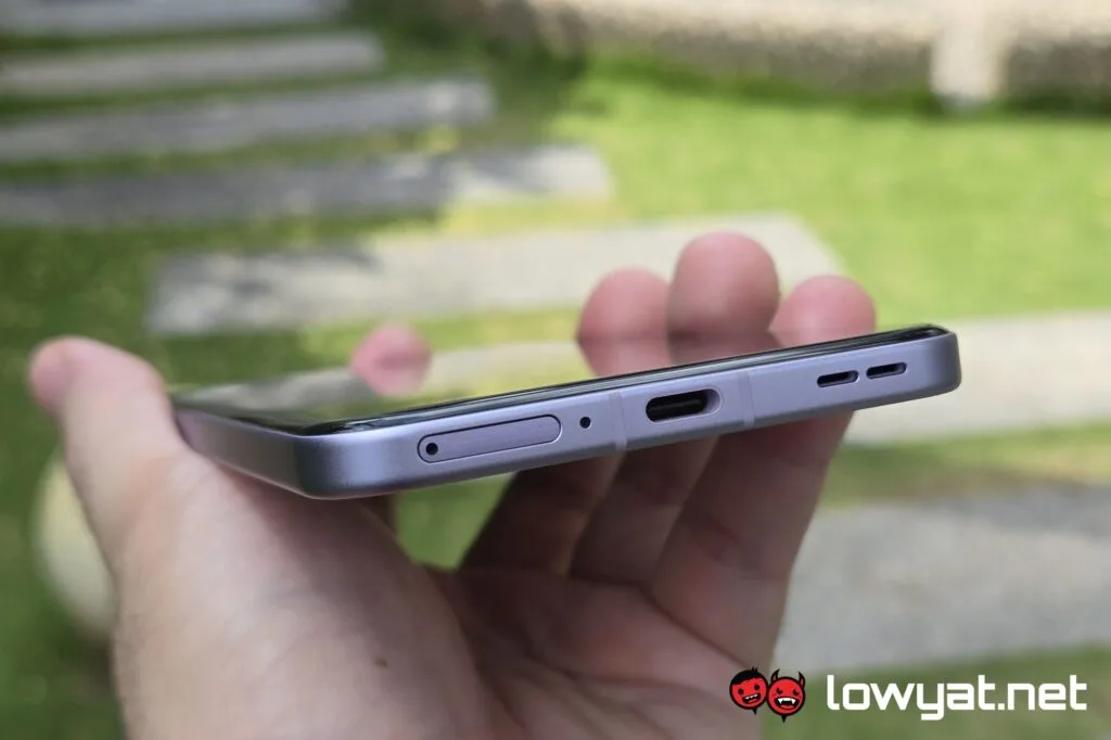 OPPO Reno13 Pro bottom