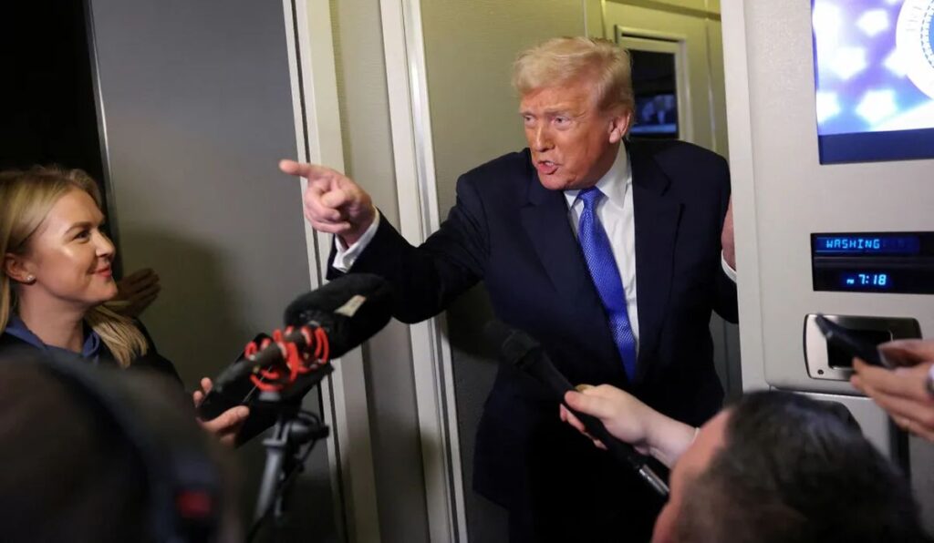 Trump-Air-Force-One-press-shot-1