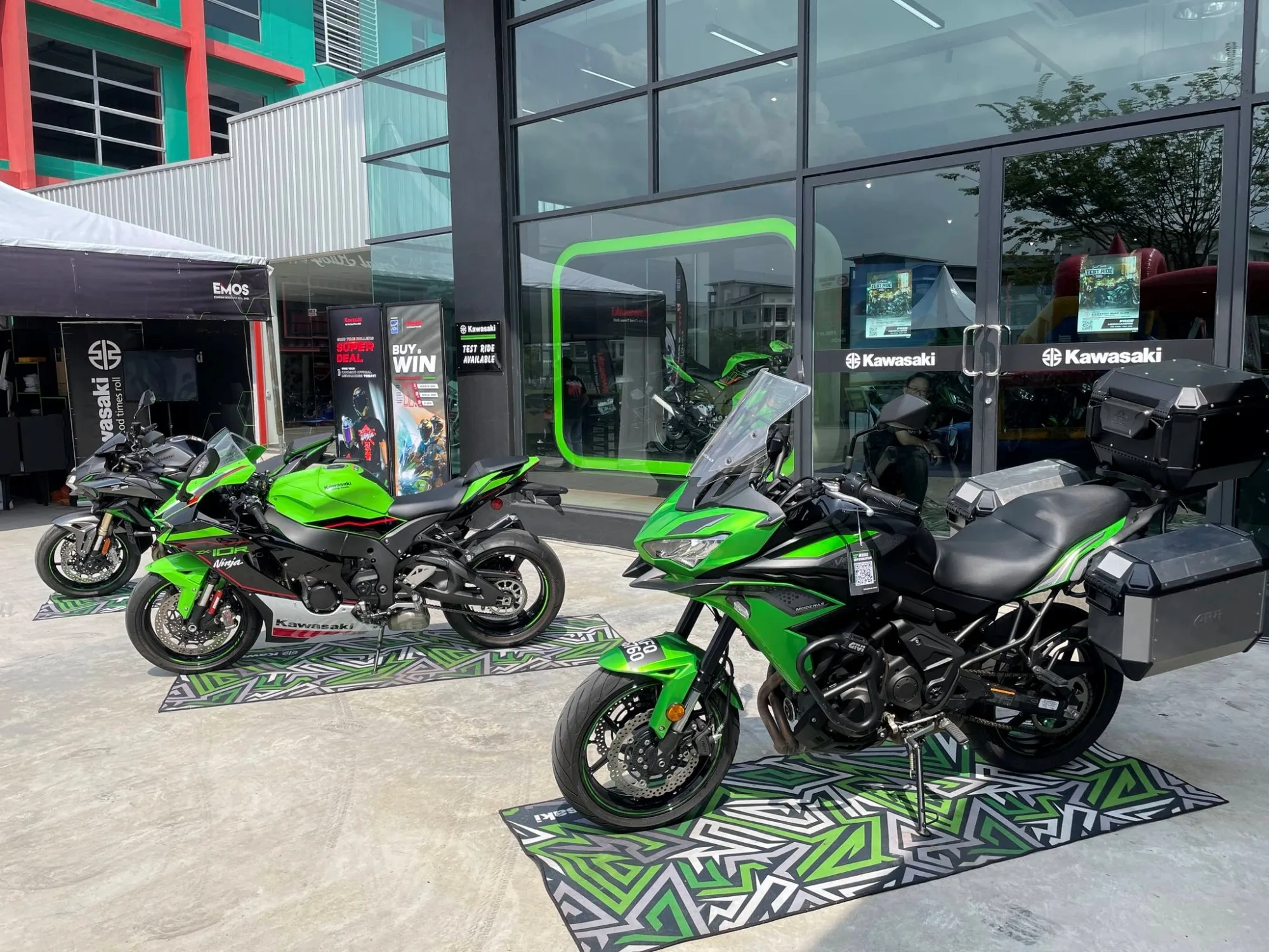 The Kawasaki motorbikes were used as an inspiration ofr Corleo;s design