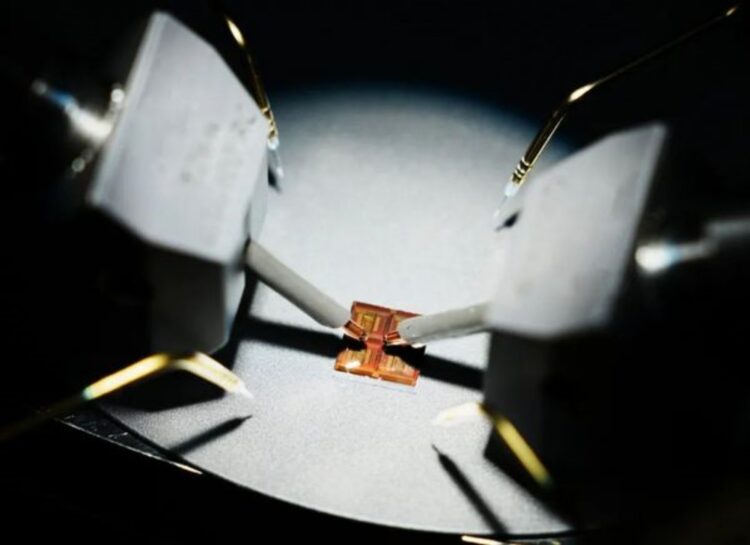 Fudan University develops smallest fastest flash memory device