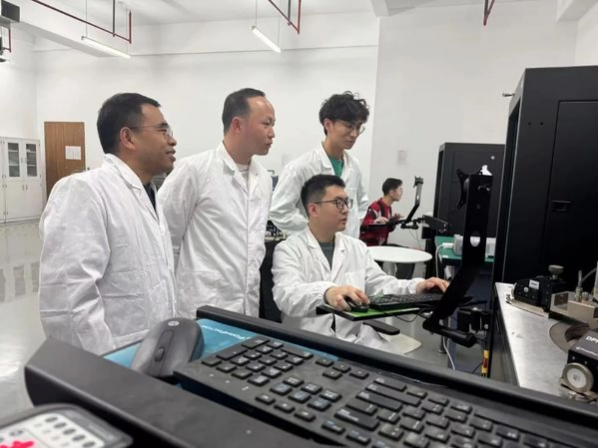 Fudan University develops smallest fastest flash memory device