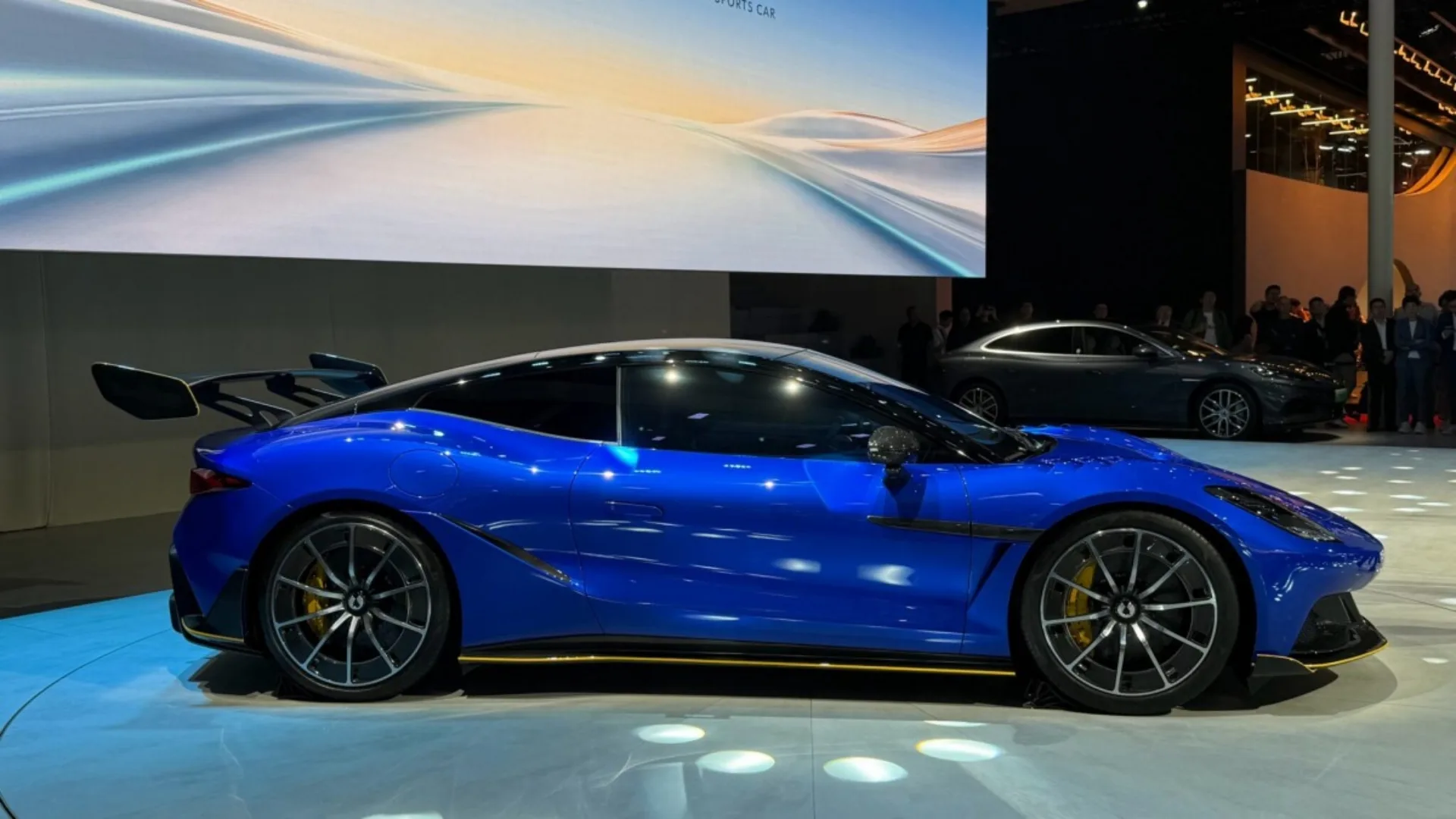 Denza Z side view