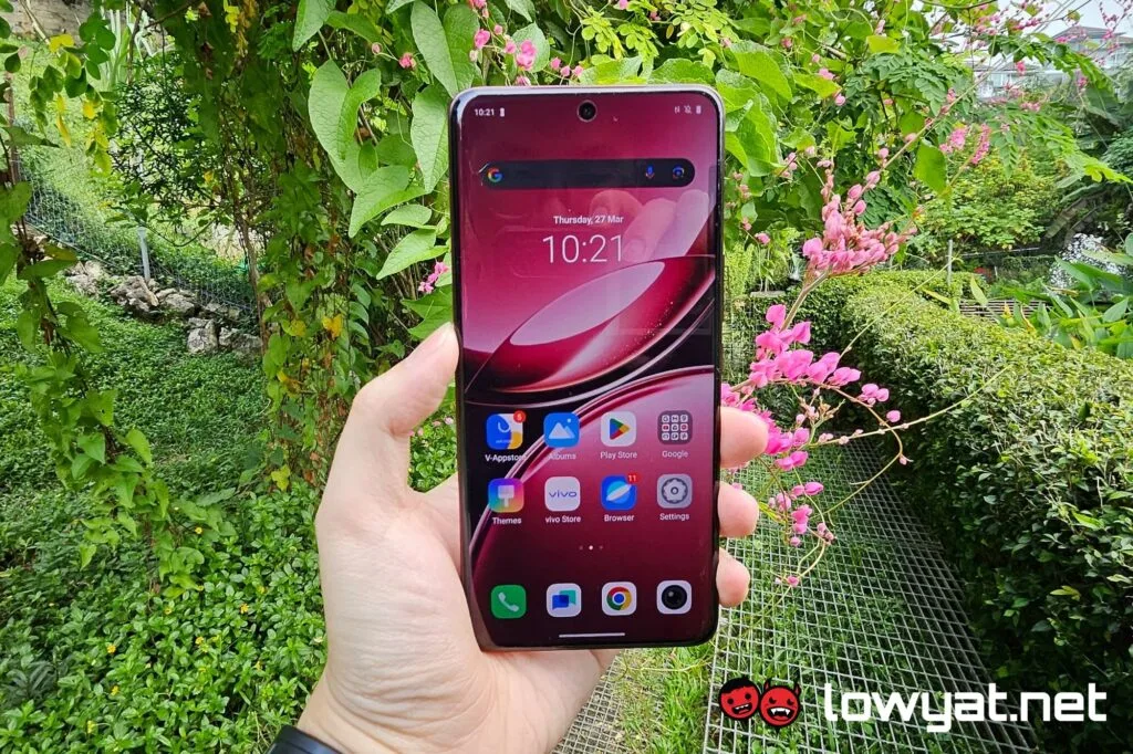 vivo V50 review front