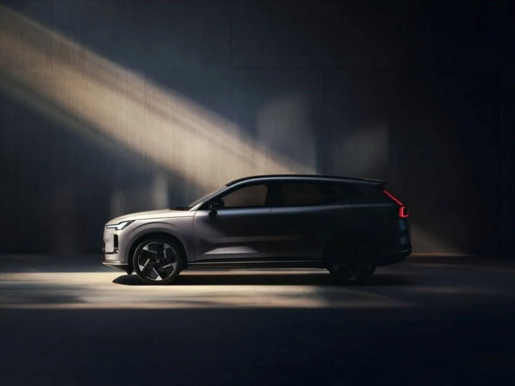 Side view of the new Volvo XC70