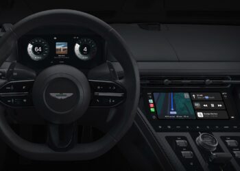 Aston Martin Apple CarPlay Ultra