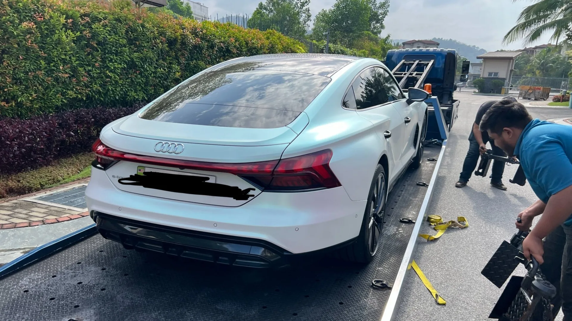 The Audi E-Tron being towed after breaking down 