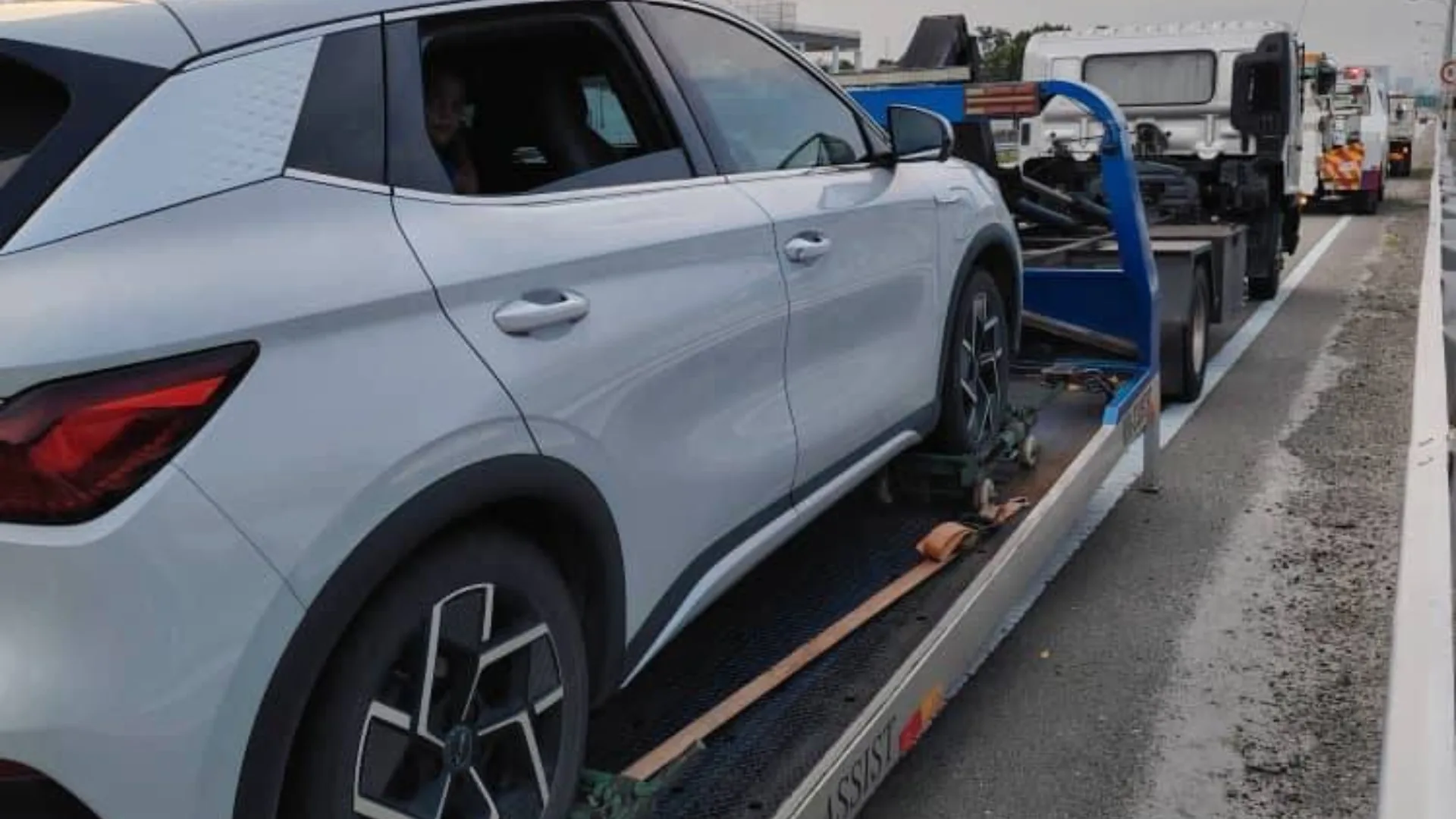 BYD Atto 3 towed using wheel dollies. 