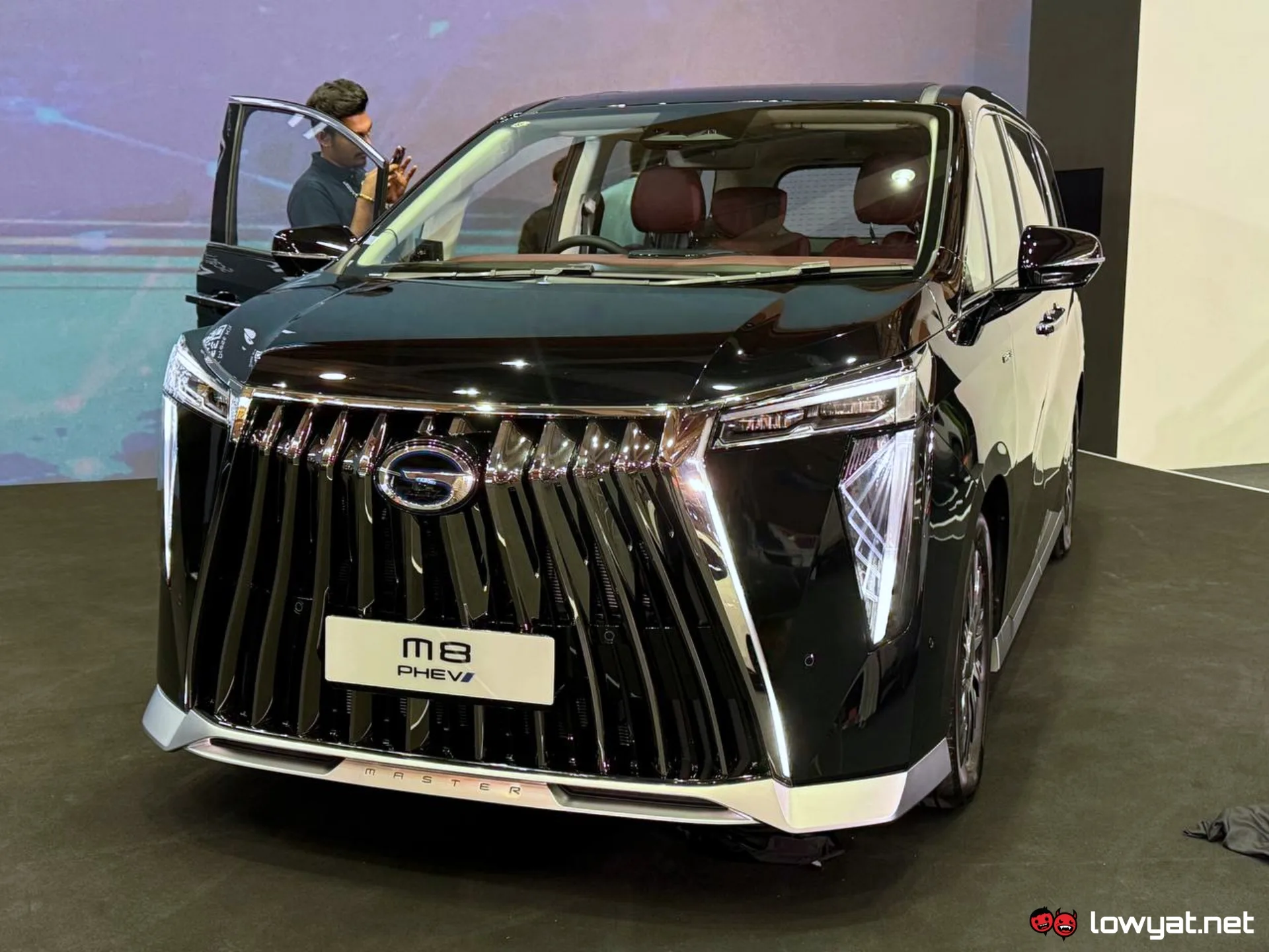 Front of the M8 PHEV MPV