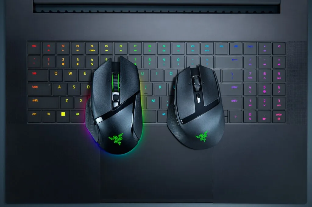 Razer Basilisk Mobile size comparison