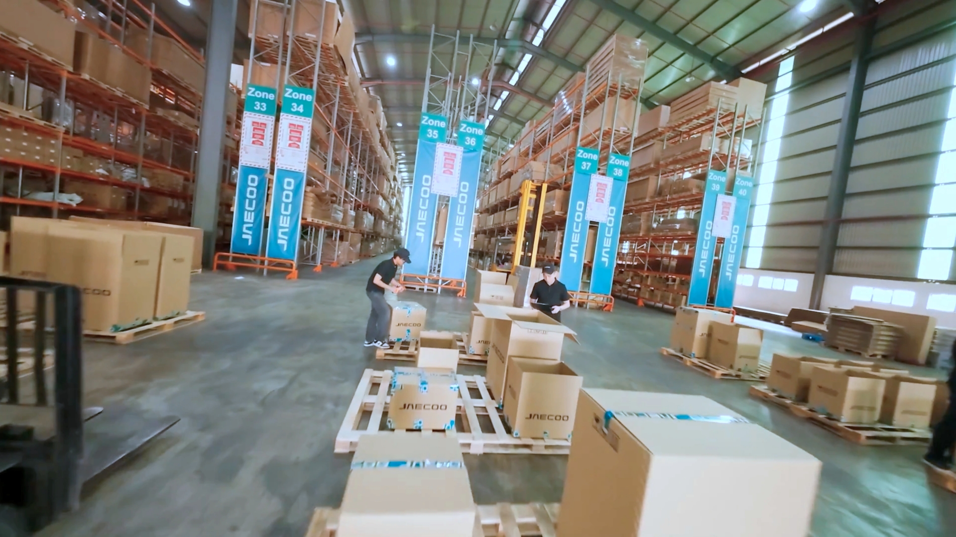 OMODA | JAECOO spare parts warehouse.